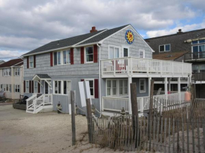 Peahala Park Oceanfront Duplex With Oceanviews!